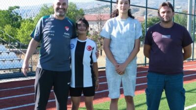 Erzincan’da faaliyet gösteren kulübün sporcuları Toprak Kaya ve Semanur Çakıcı,