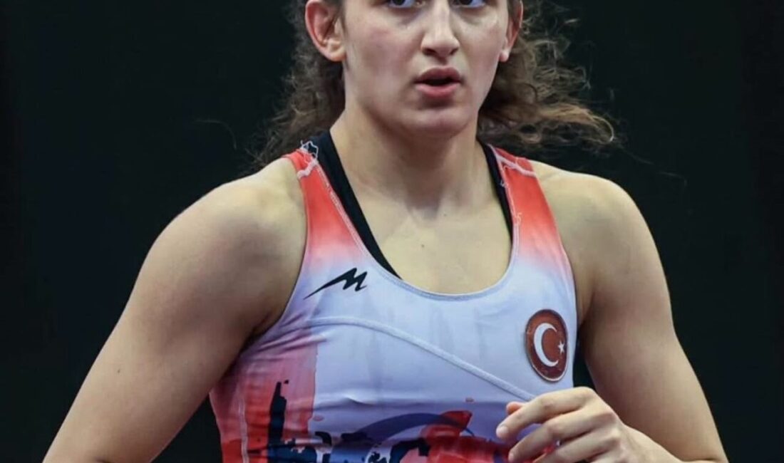 Slovakya’nın başkenti Bratislava’da düzenlenen U20 Dünya Güreş Şampiyonası’nda mücadele eden
