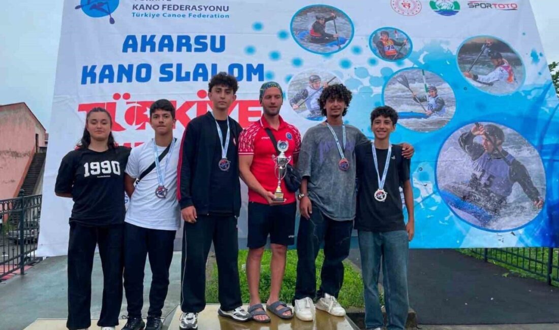 Rize’nin Ardeşen ilçesinde düzenlenen Akarsu Slalom Türkiye Şampiyonası’nda Erzincan Gençlik