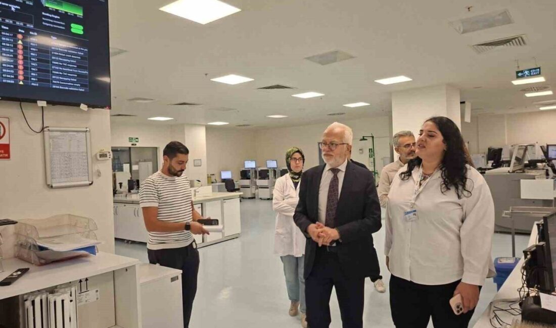 Eskişehir il Sağlık Müdürü Doç. Dr. Yaşar Bildirici ve Destek