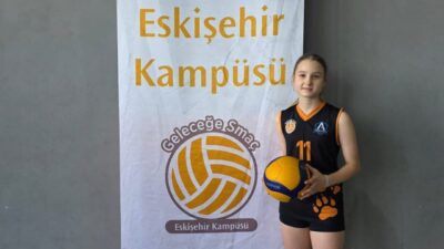 Eskişehir Anadolu Kolej Spor Kulübü’nde yetişen 2015 doğumlu genç voleybolcu,