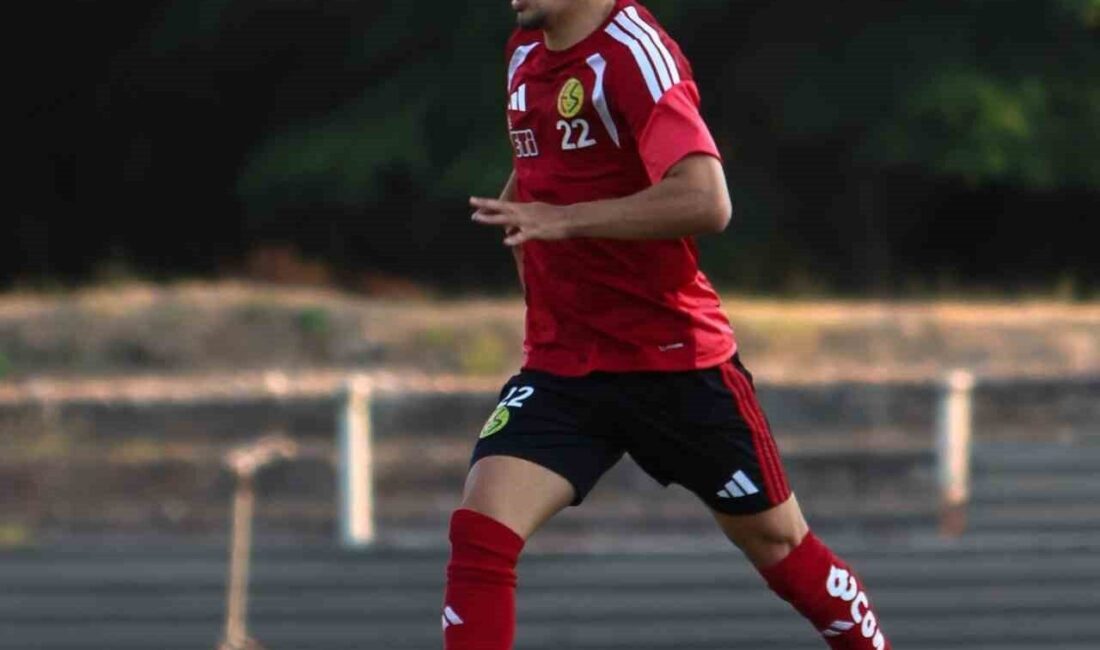 Yeni sezon için hazırlıklarını sürdüren Eskişehirspor, U19 takımı ile antrenman