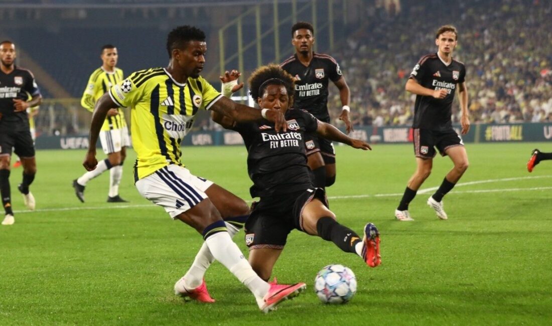 Fenerbahçe, UEFA Şampiyonlar Ligi Play-Off Turu ilk maçında evinde karşılaştığı