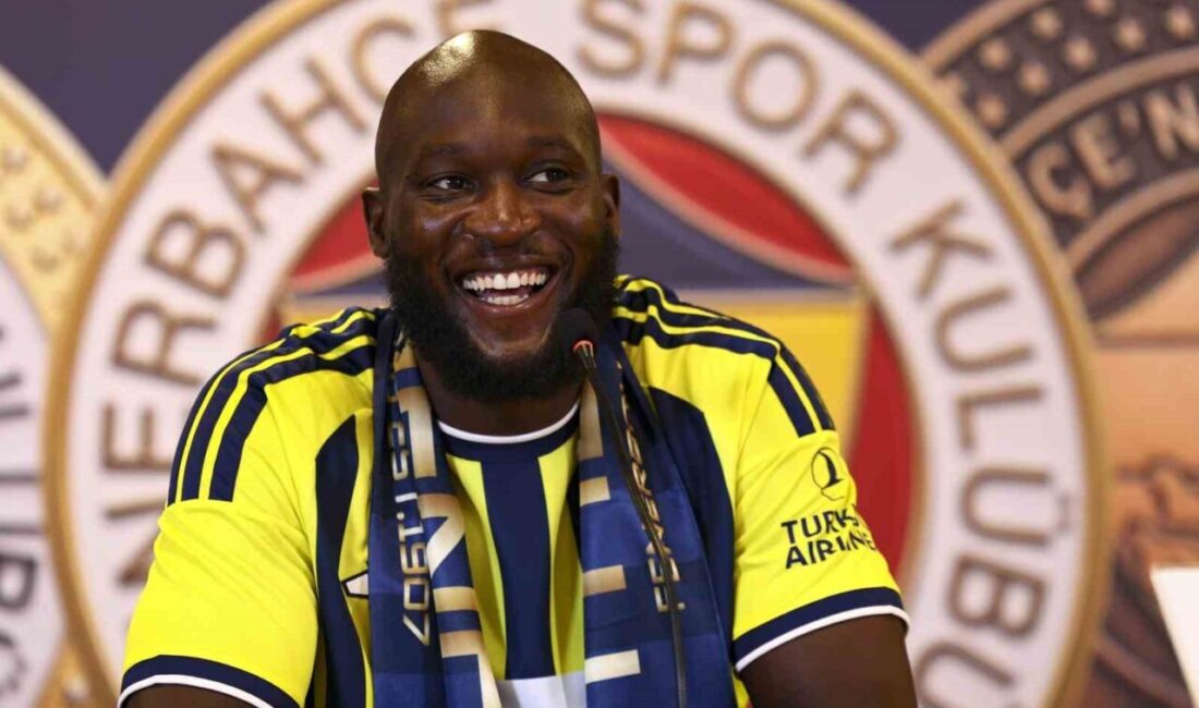 Fenerbahçe’nin yeni transferi Belçikalı futbolcu Romelu Lukaku için imza töreni