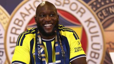 Fenerbahçe’nin yeni transferi Belçikalı futbolcu Romelu Lukaku için imza töreni