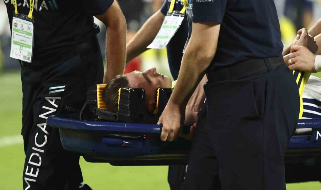 Fenerbahçeli oyuncu Kerem Aktürkoğlu, Konyaspor maçında kafasına aldığı darbe sonucu