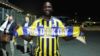Fenerbahçe’nin yeni transferi Belçikalı forvet Romelu Lukaku, İstanbul’a geldi. Fenerbahçe,