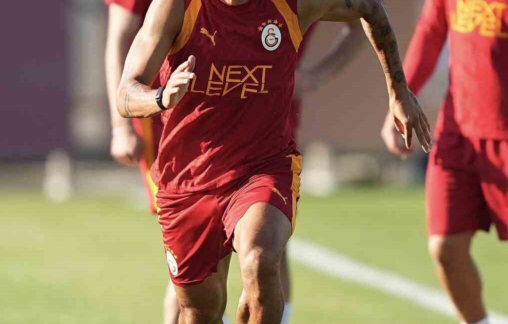 Galatasaray, yeni sezon hazırlıklarını bugün Kemerburgaz Metin Oktay Tesisleri’nde gerçekleştirdiği