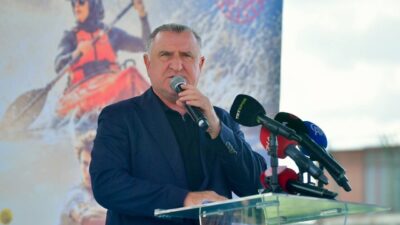 Gençlik ve Spor Bakanı Osman Aşkın Bak, Fatih’te düzenlenen Yaz