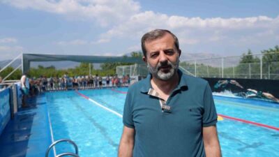 Gürsu Belediyesi ilçede yüzme bilmeyen çocuk kalmaması amacıyla Gençlik ve