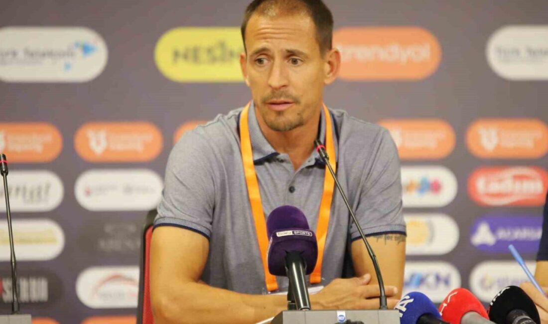 Joao Pereira: “Yaptığımız hatalar buradan 1 puanla ayrılmamıza neden oldu” Alanyaspor Teknik Direktörü Joao Pereira, Gaziantep Futbol Kulübü ile deplasmanda