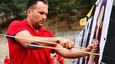 Karacabey Belediyespor Kulübü’nün başarılı geleneksel okçuluk sporcusu Fatih Çetin, Amasya’da