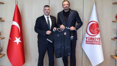 Karşıyaka Spor Kulübü Başkanı Yiğit Tusder ve beraberindeki yöneticiler, Basketbol