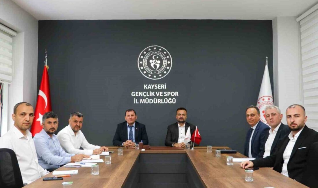 Kayseri’de yamaç paraşütü faaliyetlerinin geliştirilmesi amacıyla ilgili kurumların katılımıyla istişare