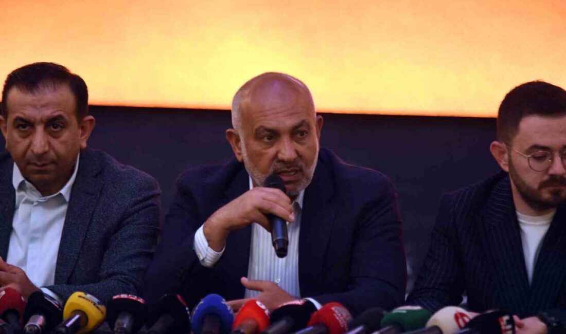 Kayserispor Kulüp Başkanı Ali Çamlı, düzenlediği basın toplantısında kulübün mevcut