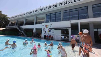 Muğla Büyükşehir Belediyesi, kırsal mahallelerde yaşayan çocukların yüzme öğrenmelerine ve