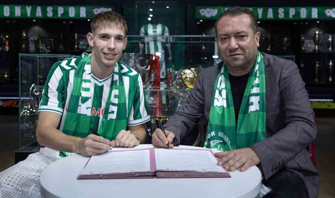 Konyaspor, genç orta saha Rajmund Toth ile 4 yıllık sözleşme