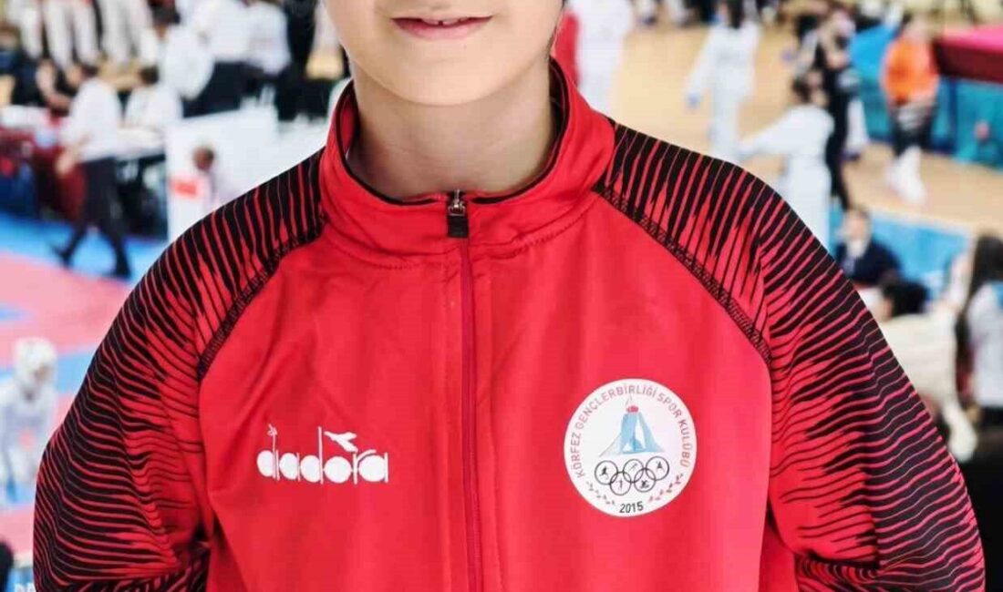Körfez’in genç karatecileri Elif Ecrin Baharoğlu ve Beren Elif Çelebi,