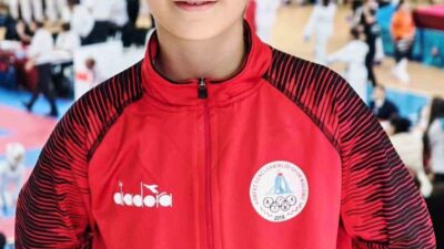 Körfez’in genç karatecileri Elif Ecrin Baharoğlu ve Beren Elif Çelebi,