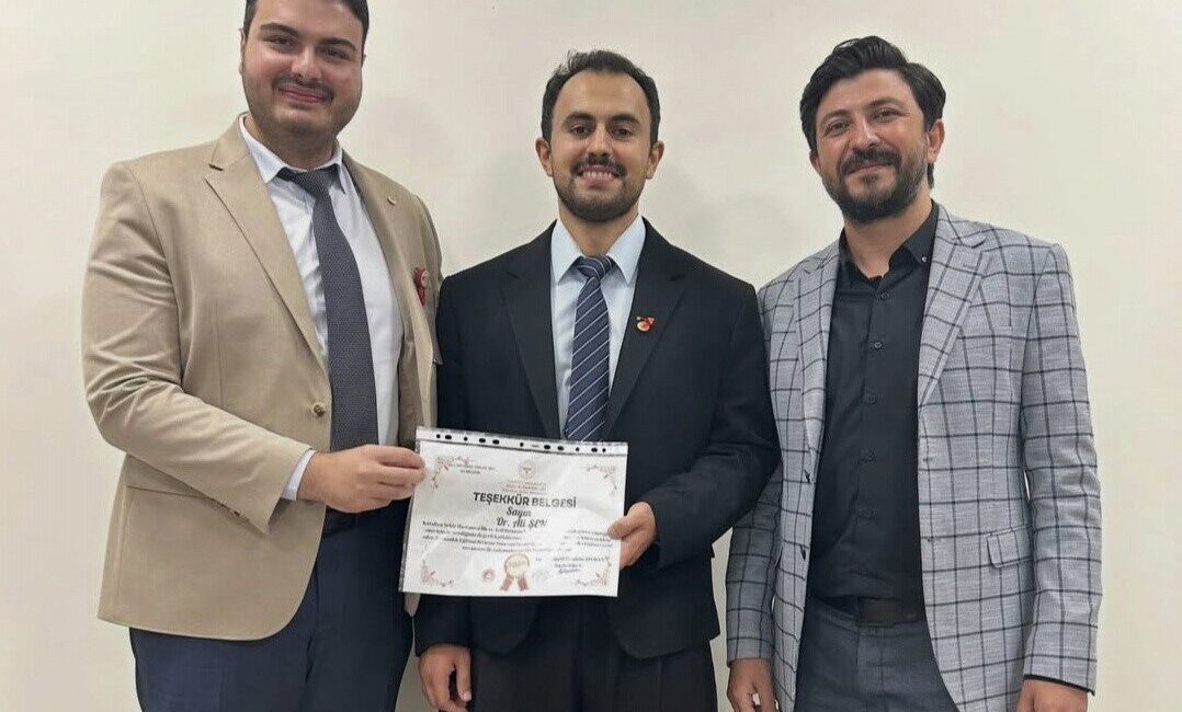 Kütahya Şehir Hastanesi Acil Tıp Kliniğinde asistan hekim olarak görev