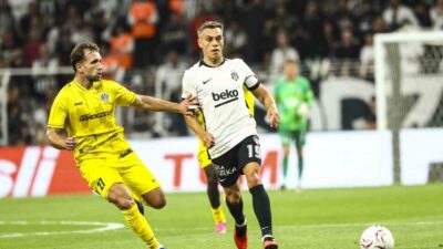 Beşiktaş’ın yeni transferi Leandro Trossard siyah-beyazlı formayı ilk kez Hradec