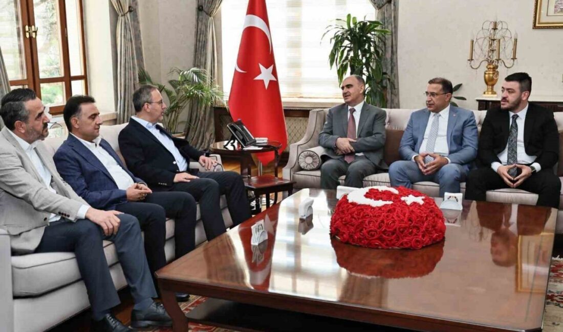 Manisa Valisi Vahdettin Özkan, önceki dönem Gençlik ve Spor Bakanı