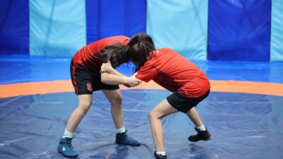 Merkezefendi Belediyesi Spor Kulübü’nün altyapısından yetişen üç genç güreşçi, gösterdikleri