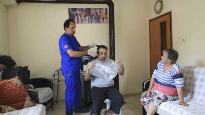 Mersin’de sağlık kuruluşlarına ulaşmakta güçlük çeken ihtiyaç sahibi vatandaşlara evde