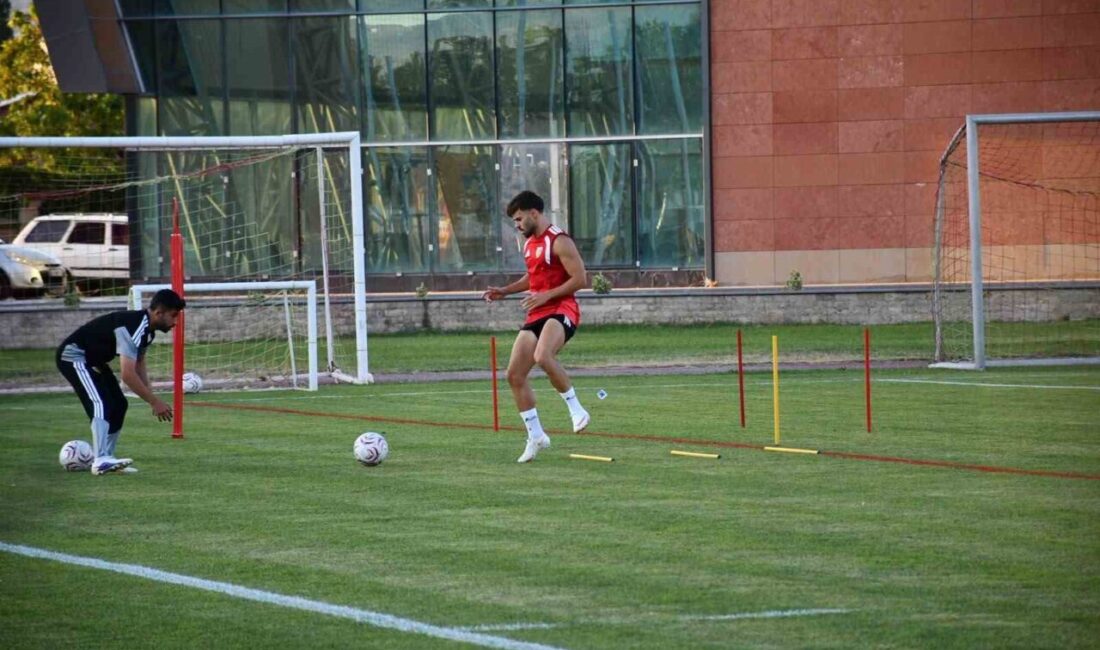 Kayserispor’dan ayrılması beklenen Miguel Cardoso takımdan ayrı olarak çalışıyor. TFF