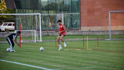 Kayserispor’dan ayrılması beklenen Miguel Cardoso takımdan ayrı olarak çalışıyor. TFF