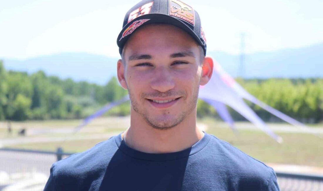 Moto2 Dünya Şampiyonası’nda Türkiye’yi temsil eden milli motosikletçi Deniz Öncü,