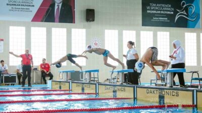 Aydın’da 30 Ağustos Zafer Bayramı dolayısıyla düzenlenen 7-8-9 Yaş Yüzme