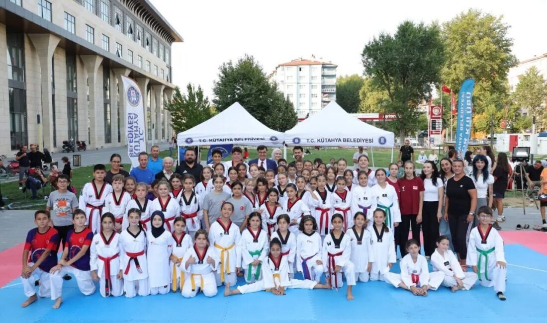 Kütahya’da minik tekvandocular, 2. Geleneksel Açık Hava Minikler Dostluk Müsabakası’nda