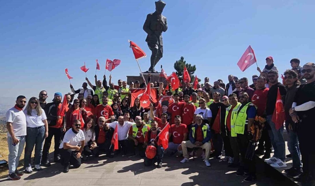 Afyonkarahisar’da 100’ün üzerinde motosiklet tutkunu, Büyük Taarruz’un 104. yılı dolayısıyla