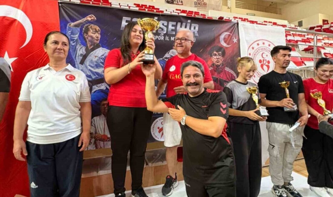 Eskişehir’de düzenlenen Nadir Özsoy 2. İller Arası Taekwondo Poomsae Müsabakası