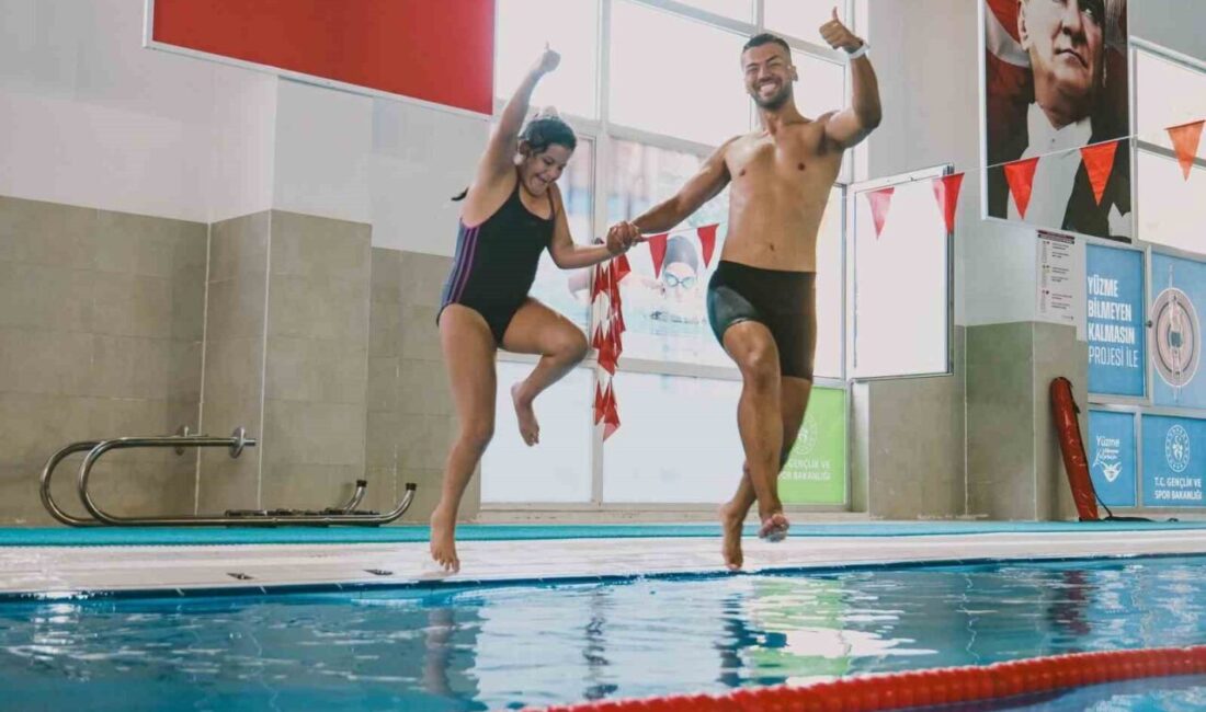 Aydın’da özel sporcular, Pınarbaşı Yüzme Havuzu’nda düzenlenen çalışmalarla yüzme sporuyla