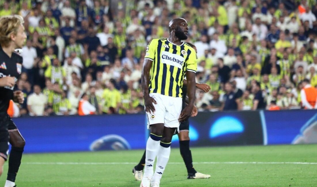 Fenerbahçe’nin Belçikalı yıldızı Romelu Lukaku, sarı-lacivertli formayı ilk kez Lyon