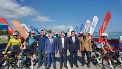 Samsun’da bu yıl üçüncüsü düzenlenen Uluslararası Samsun Bisiklet Turu’nun 1.