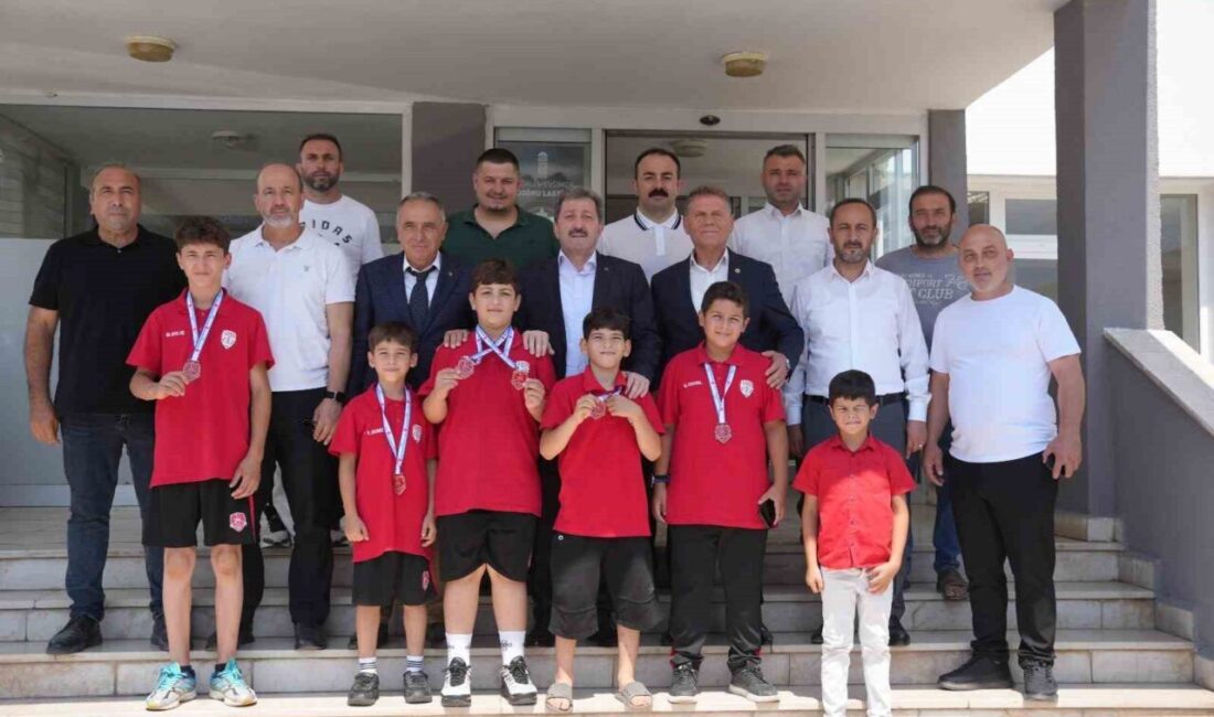 Samsun’u 2. Türkiye Minikler Güreş Şampiyonası’nda temsil eden 19 Mayıs