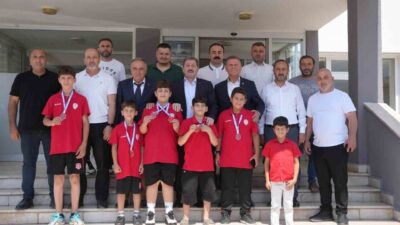 Samsun’u 2. Türkiye Minikler Güreş Şampiyonası’nda temsil eden 19 Mayıs