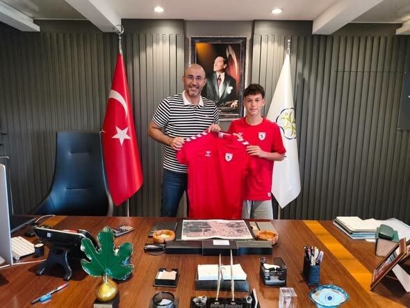 Samsunspor’a transfer olan genç futbolcu Kuzey Topçu, Germencik Belediye Başkanı