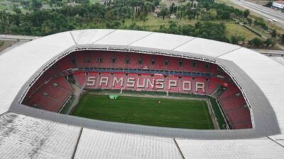Samsunspor’un maçlarını oynadığı 19 Mayıs Stadyumu’nun zemini yeni sezona hazırlanıyor.
