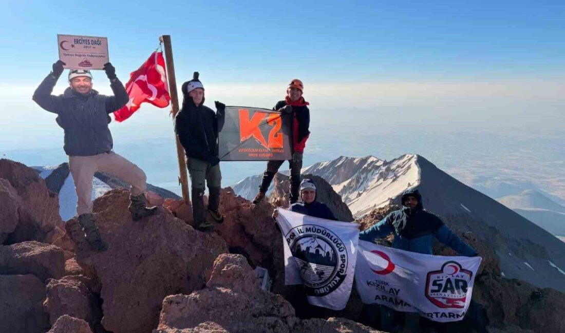 Âşık Seyrânî için Erciyes’in zirvesine anlamlı tırmanış Kayseri Dağcılık İl Temsilciliği koordinasyonunda düzenlenen I. Geleneksel Âşık Seyrânî