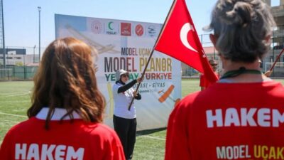 Sivas’ta düzenlenen Model Uçak-Model Planör Yeşilay Türkiye Şampiyonası, açılış seremonisinin