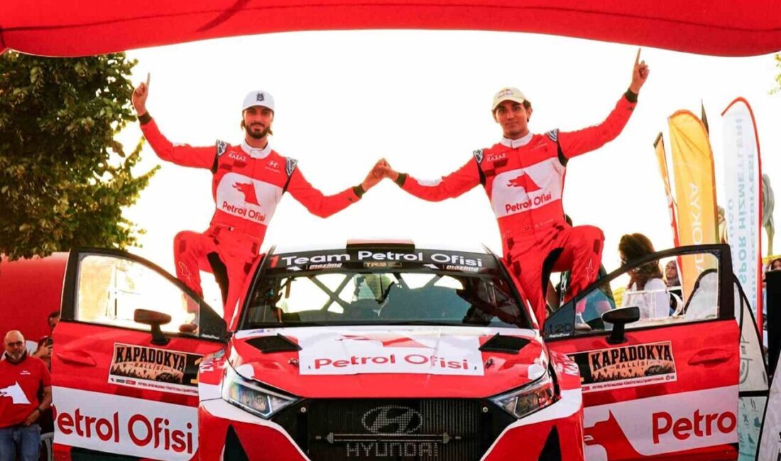 Team Petrol Ofisi pilotları Kerem Kazaz ve Corentin Silvestre, Kapadokya