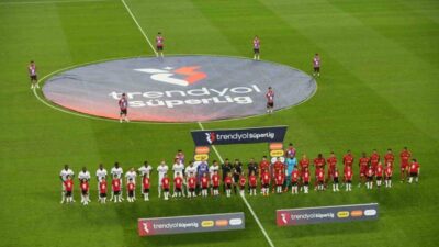 Trendyol Süper Lig’in 1. haftasının kapanış maçında Samsunspor, Göztepe’yi ağırlıyor.