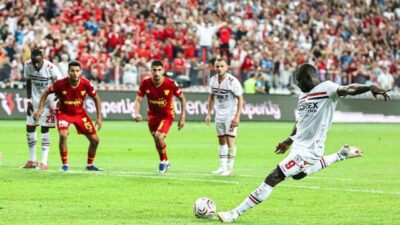 Trendyol Süper Lig’in 1. haftasının kapanış maçında Samsunspor sahasında Göztepe