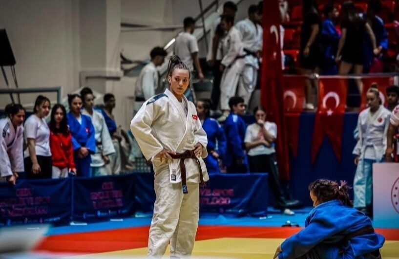 Ordu’da düzenlenen ’1. Uluslararası Ordu Oksijen Judo Turnuvası’na Eskişehir’den katılan