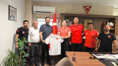 Slovakya’da düzenlenecek U-20 Dünya Kadınlar Güreş Şampiyonası öncesinde hazırlıklarını sürdüren