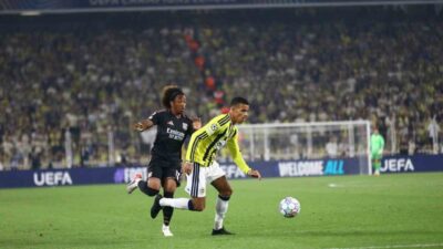 Fenerbahçe, UEFA Şampiyonlar Ligi play-off turu ilk maçında evinde Fransız
